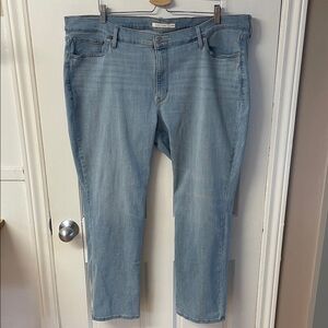 Levi’s classic straight leg light wash plus size jeans women’s size 24W